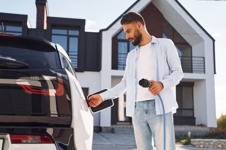 Ladekabel - E-Auto daheim laden - Vorteile und Tipps - Kosten beachten und beraten lassen von Firmen vor Ort