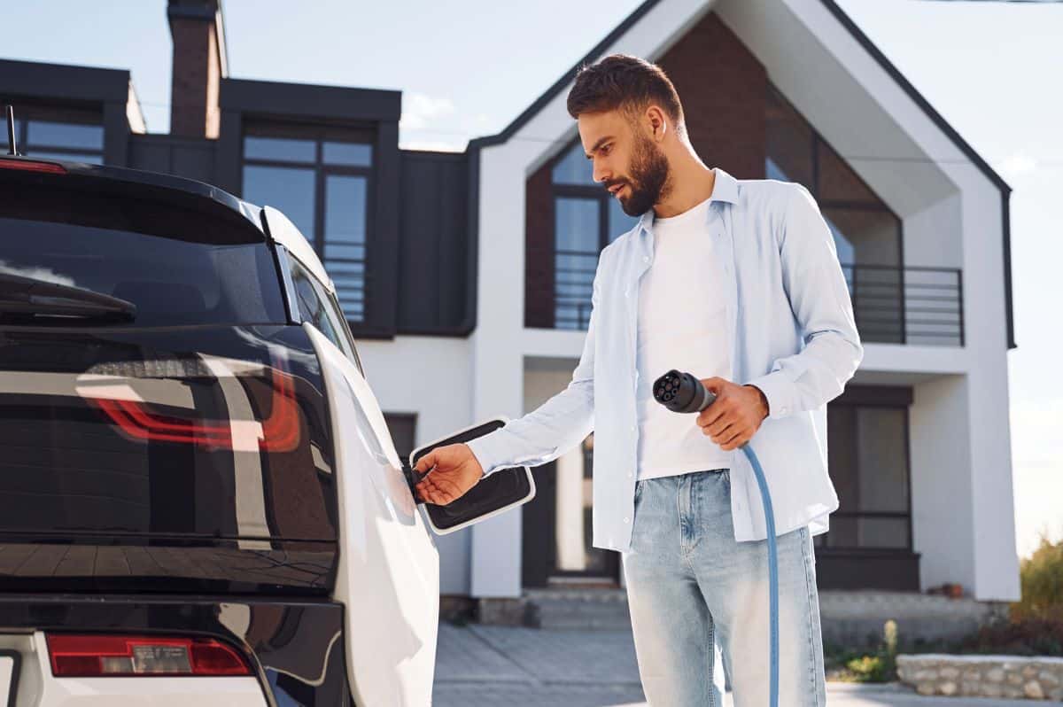 Ladekabel - E-Auto daheim laden - Vorteile und Tipps - Kosten beachten und beraten lassen von Firmen vor Ort