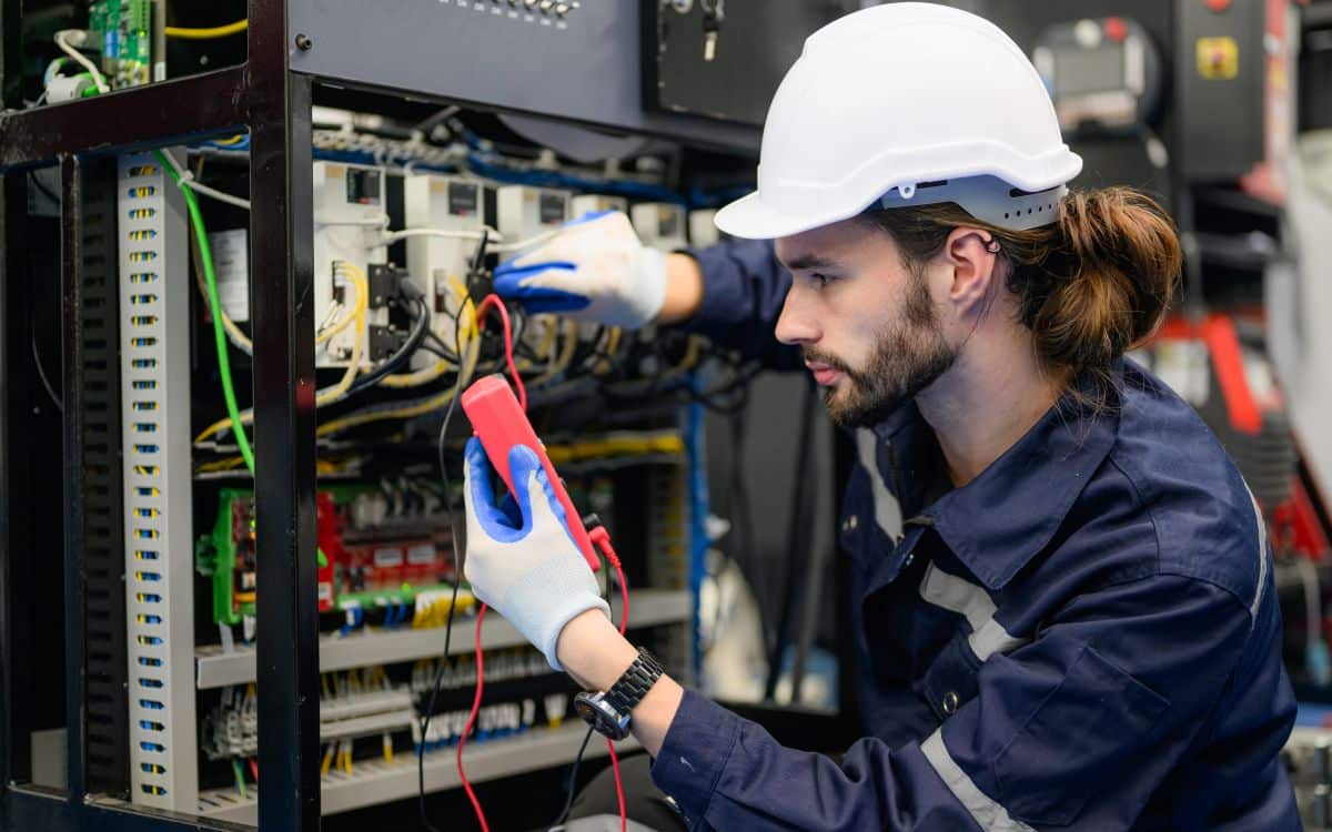 Elektrotechniker - Wie hoch ist das Gehalt in Österreich?
