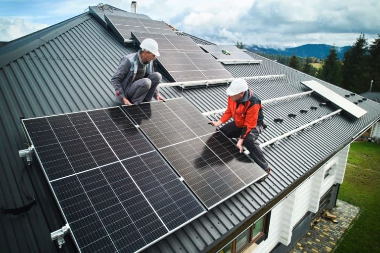 Gehalt und Leistungen - PV Monteur in Österreich